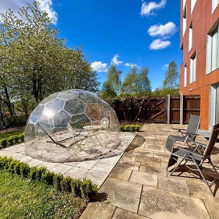 Private Garden Apartment With Geodome Manchester Eksteriør bilde