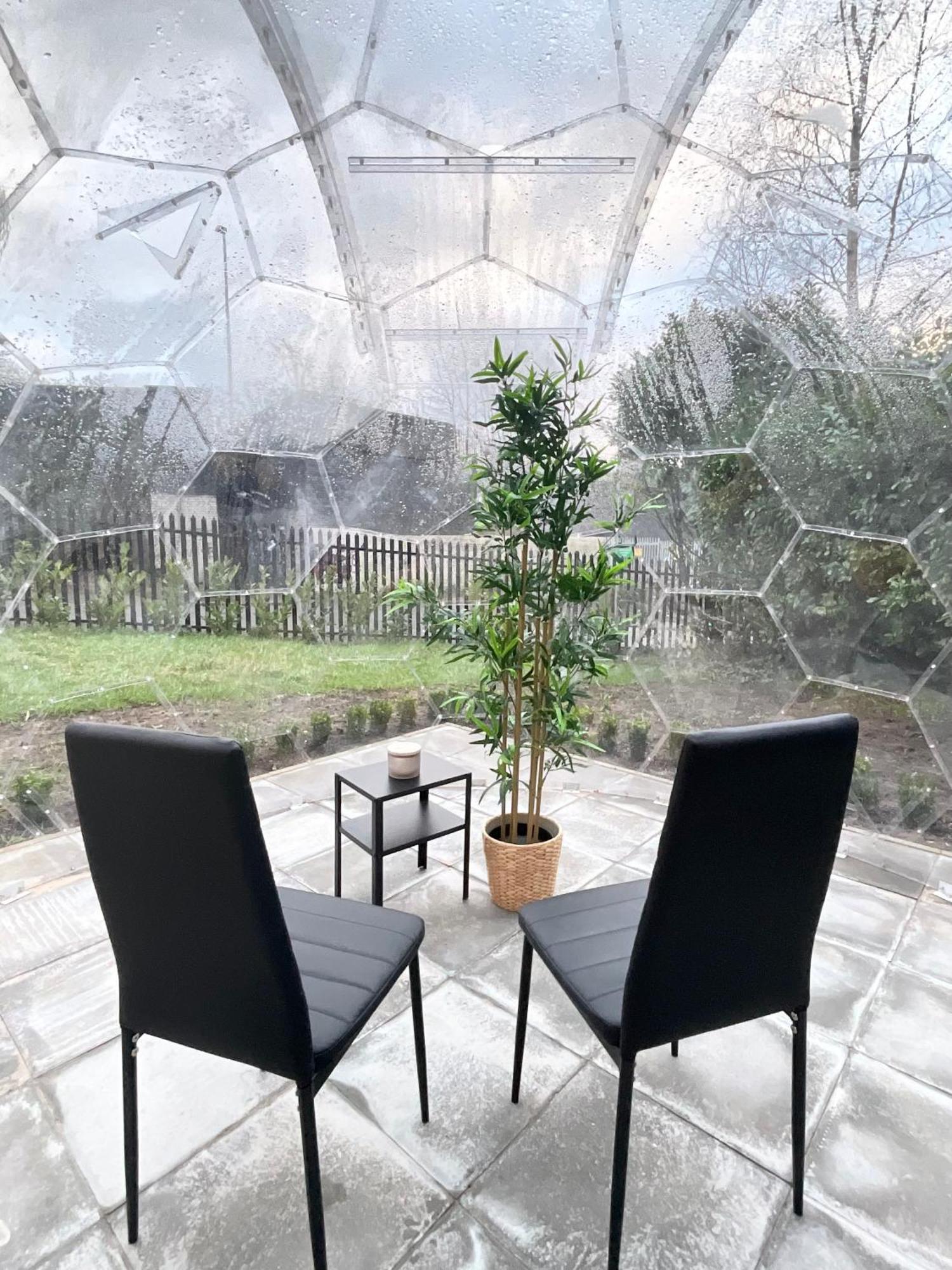 Private Garden Apartment With Geodome Manchester Eksteriør bilde